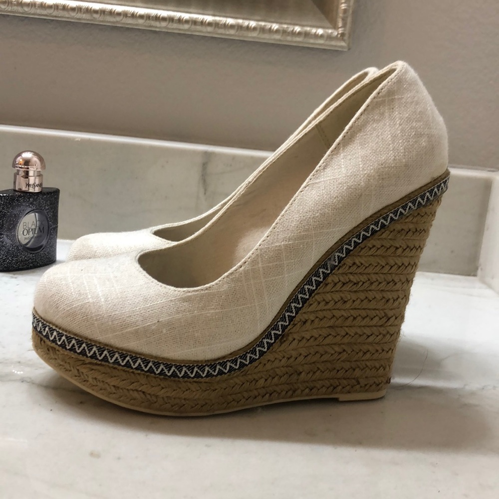 call it spring white canvas heels size 8!!! - Picture 2 of 3